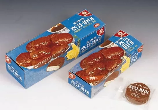 In the 1970s, when Choco Pie was first launched, the packaging was designed in blue to emphasize its luxury.