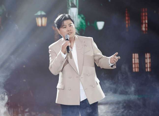 Singer Kim Ho-joong