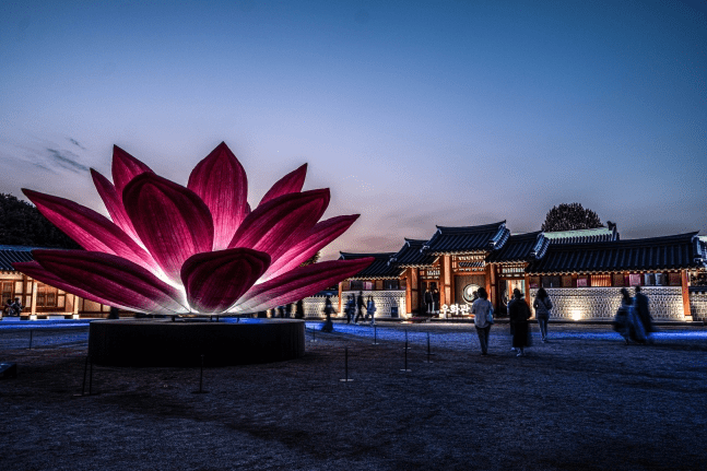 On May 31 and June 1, the Suwon Cultural Heritage Night will take place around Hwaseong Haenggung and Haenggung-dong.